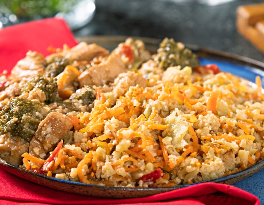 Frango xadre com arroz primavera! 💛🧡💚 Frango xadrez: • 2 cebolas •